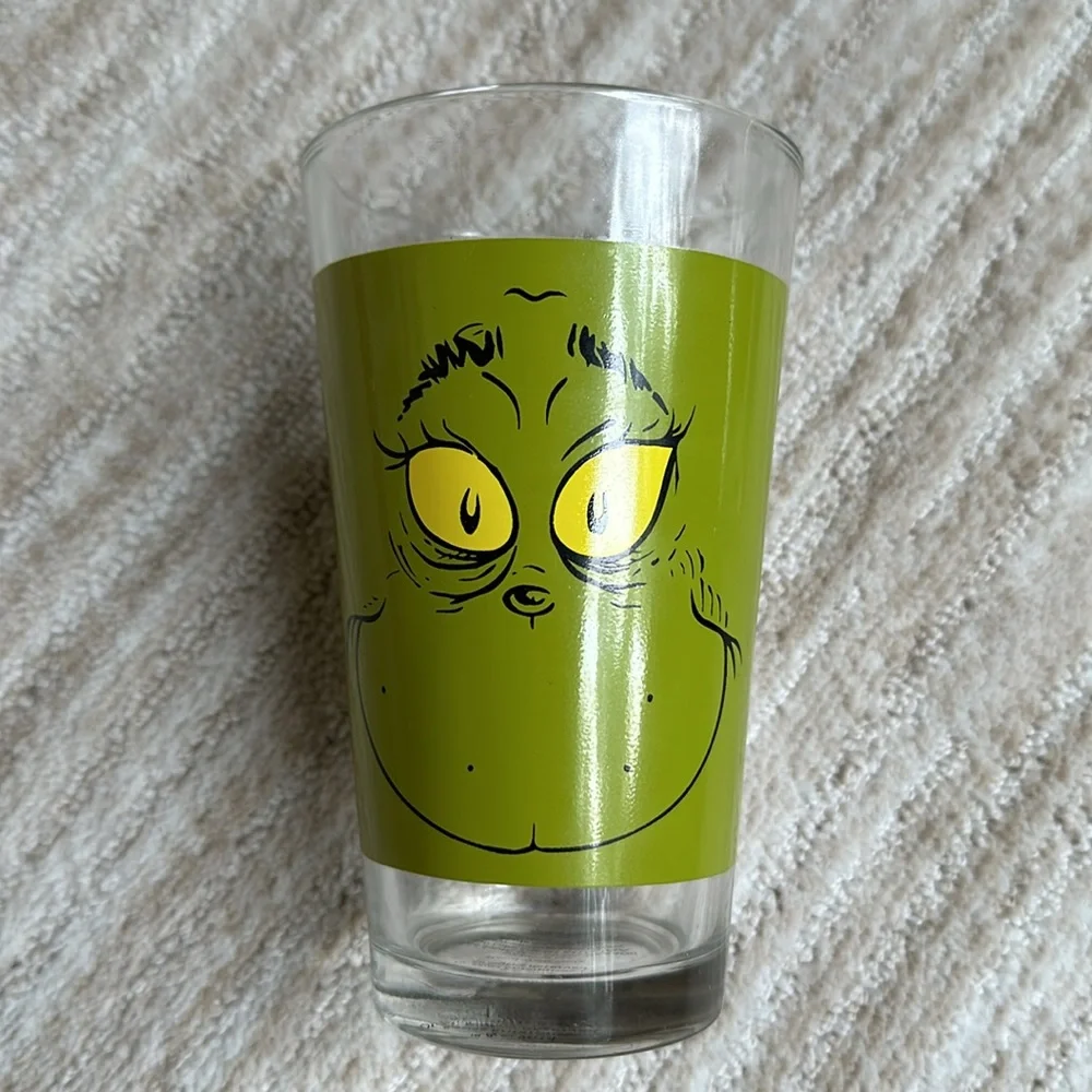 NIB The Grinch Smiles Glass Tumblers Dr. Seuss Vandor 16 Oz Drinking Item #54644